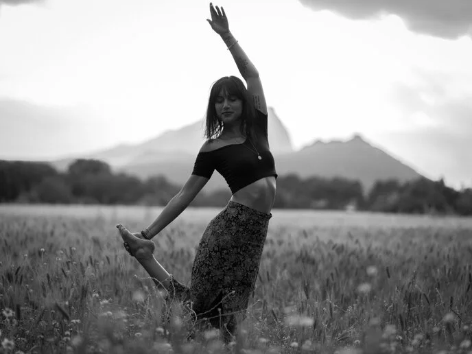 Spirituelle Meditation im Kornfeld – Einklang von Körper, Geist und Seele